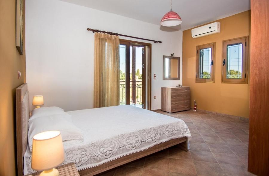 Villa Irida Afrato ภายนอก รูปภาพ
