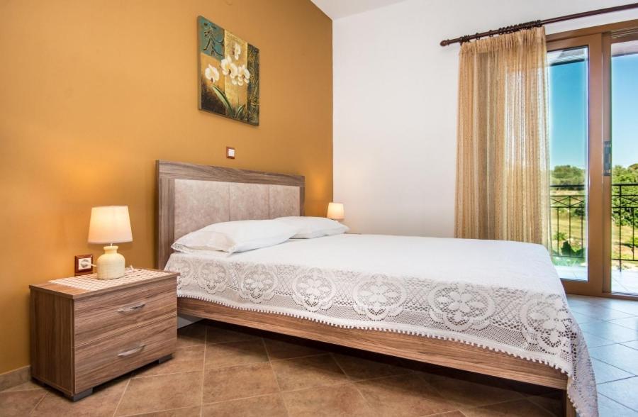 Villa Irida Afrato ภายนอก รูปภาพ