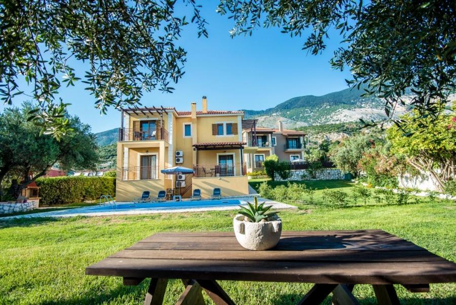 Villa Irida Afrato ภายนอก รูปภาพ